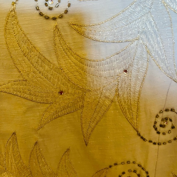 Beautiful dress - Picture 4 of 4